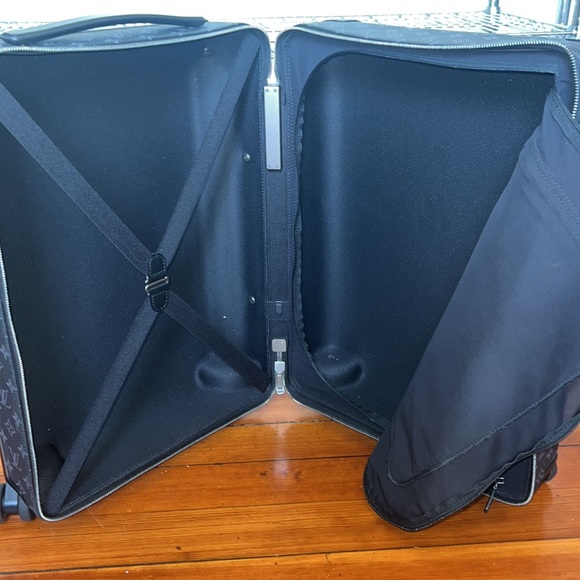 SOLD - AUTHENTIC LOUIS VUITTON
Horizon 55 travel bag - Picture 9 of 15